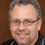 Dr. Lars Johansen (Dinamarca)